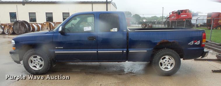 image for item DD4275 2001 Chevrolet Silverado 1500 Ext.Cab pickup truck