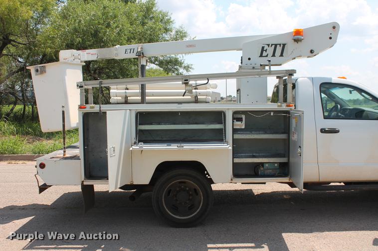 image for item DD5296 2008 Dodge Ram 4500HD bucket truck