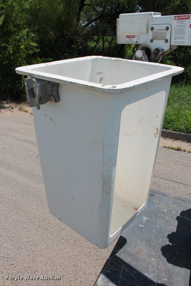 image for item DD5296 2008 Dodge Ram 4500HD bucket truck