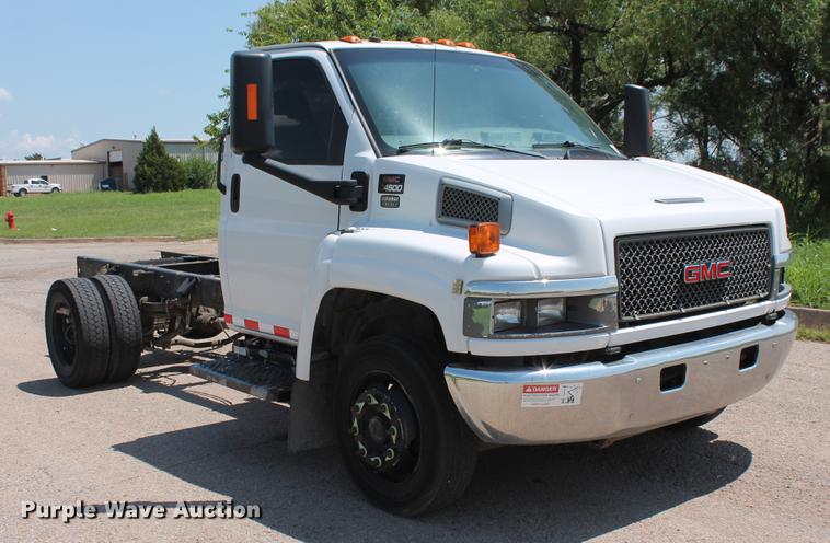 image for item DD5297 2007 GMC C4500 truck cab and chassis