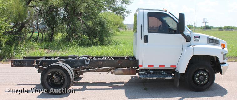 image for item DD5297 2007 GMC C4500 truck cab and chassis
