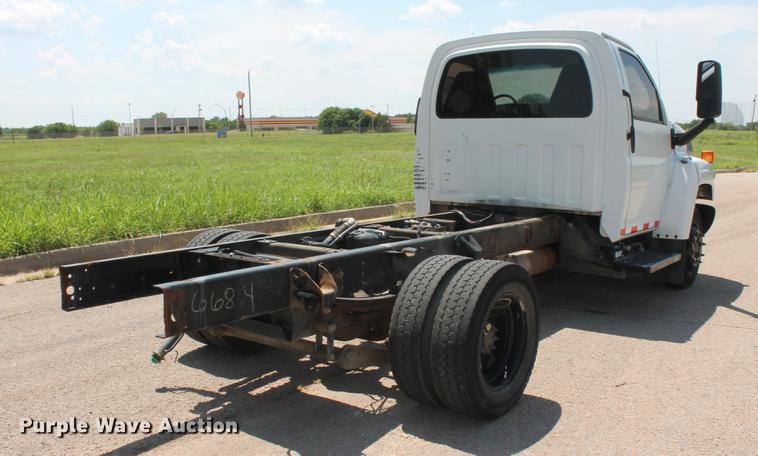 image for item DD5297 2007 GMC C4500 truck cab and chassis