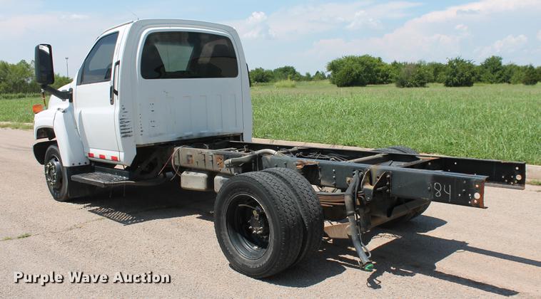 image for item DD5297 2007 GMC C4500 truck cab and chassis