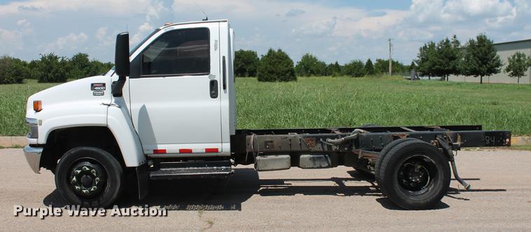 image for item DD5297 2007 GMC C4500 truck cab and chassis