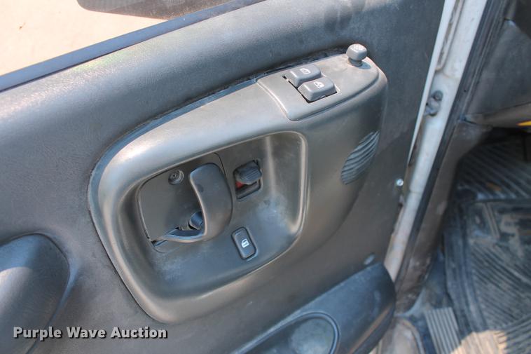 image for item DD5297 2007 GMC C4500 truck cab and chassis