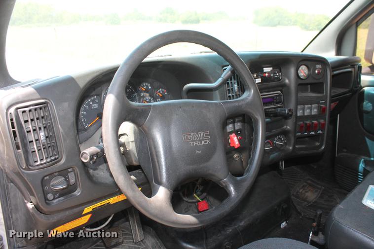 image for item DD5297 2007 GMC C4500 truck cab and chassis