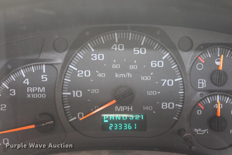 image for item DD5297 2007 GMC C4500 truck cab and chassis