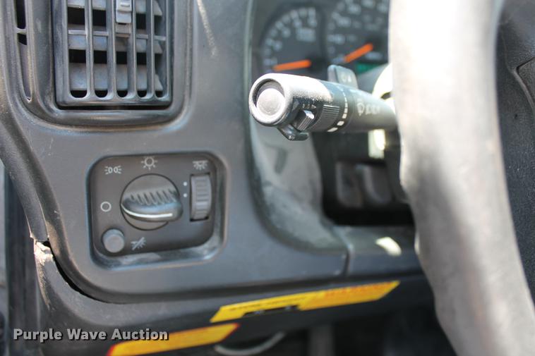 image for item DD5297 2007 GMC C4500 truck cab and chassis