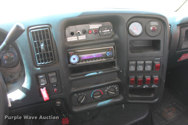 image for item DD5297 2007 GMC C4500 truck cab and chassis