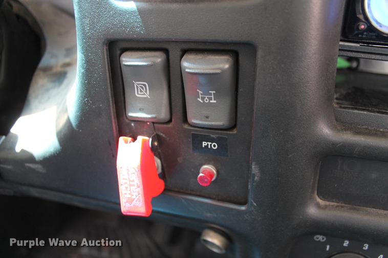 image for item DD5297 2007 GMC C4500 truck cab and chassis