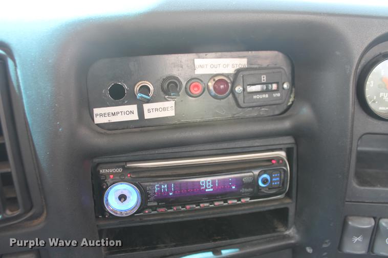 image for item DD5297 2007 GMC C4500 truck cab and chassis