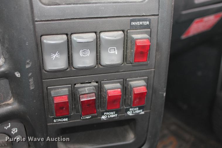 image for item DD5297 2007 GMC C4500 truck cab and chassis