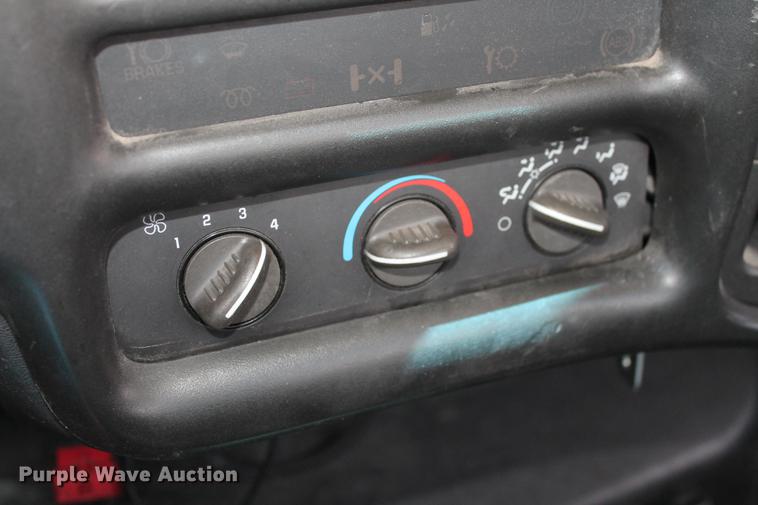 image for item DD5297 2007 GMC C4500 truck cab and chassis