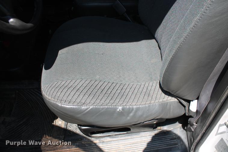 image for item DD5297 2007 GMC C4500 truck cab and chassis