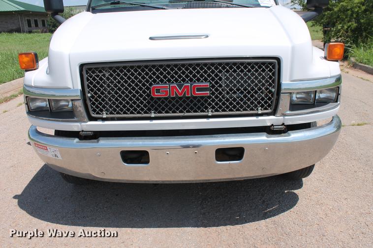 image for item DD5297 2007 GMC C4500 truck cab and chassis