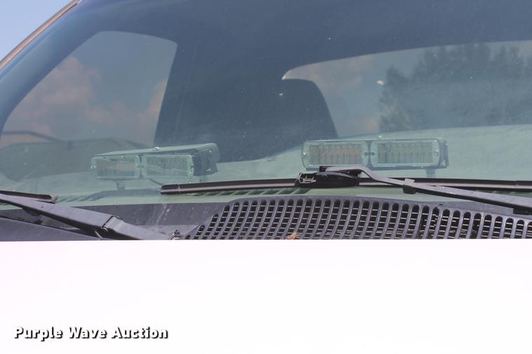 image for item DD5297 2007 GMC C4500 truck cab and chassis