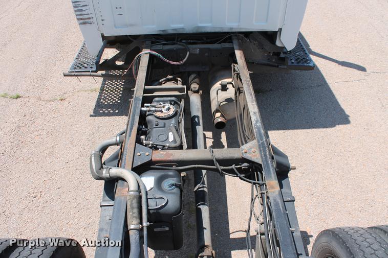 image for item DD5297 2007 GMC C4500 truck cab and chassis
