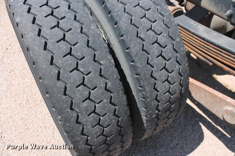 image for item DD5297 2007 GMC C4500 truck cab and chassis