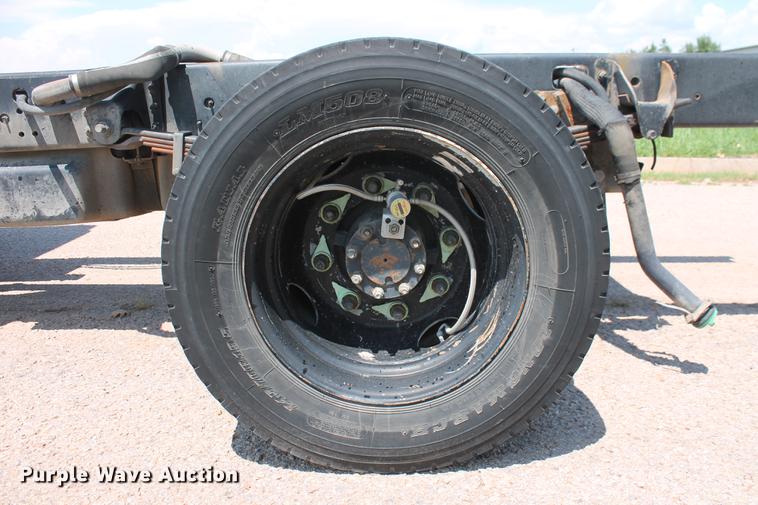 image for item DD5297 2007 GMC C4500 truck cab and chassis