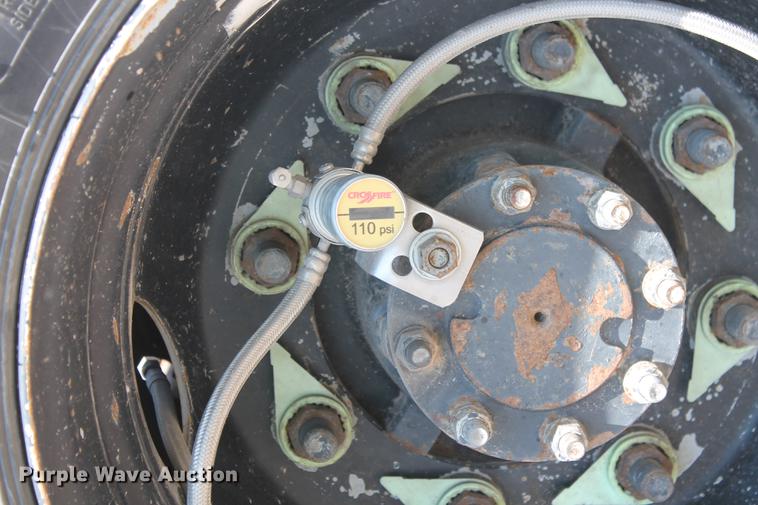 image for item DD5297 2007 GMC C4500 truck cab and chassis