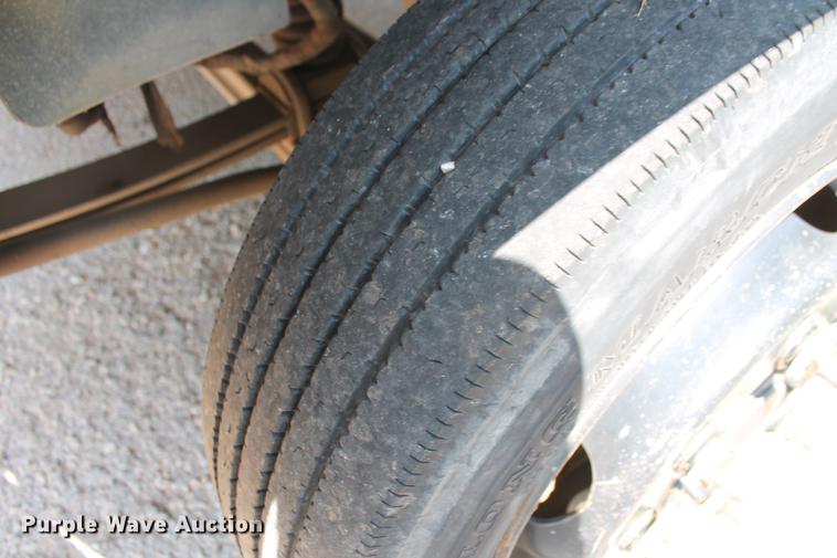 image for item DD5297 2007 GMC C4500 truck cab and chassis