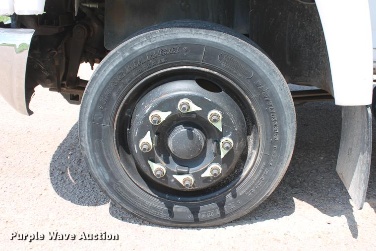 image for item DD5297 2007 GMC C4500 truck cab and chassis