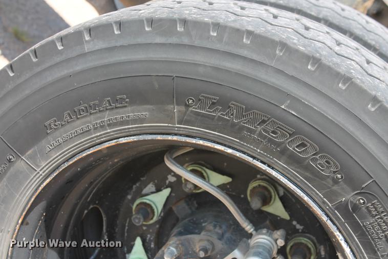 image for item DD5297 2007 GMC C4500 truck cab and chassis