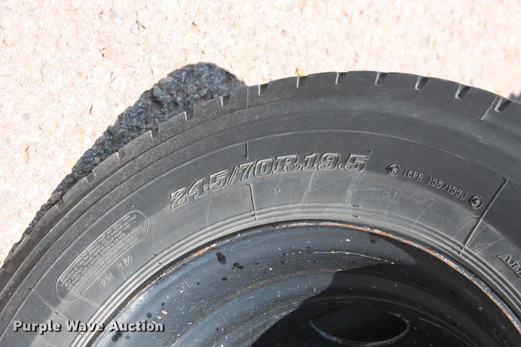 image for item DD5297 2007 GMC C4500 truck cab and chassis