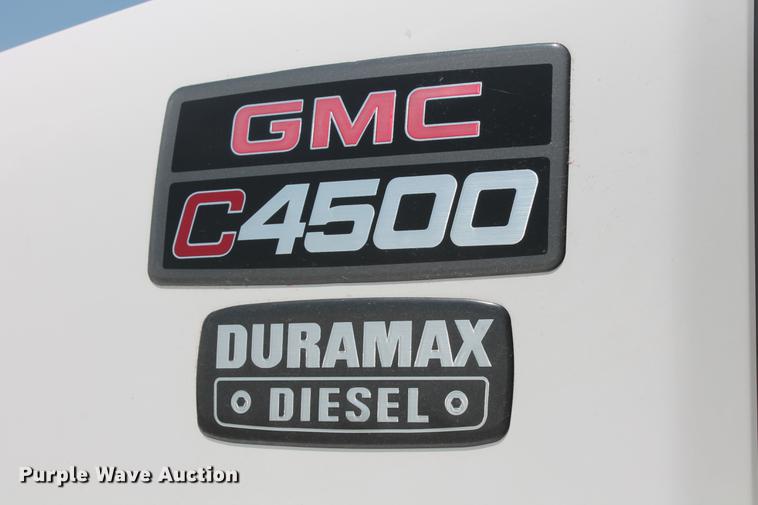 image for item DD5297 2007 GMC C4500 truck cab and chassis