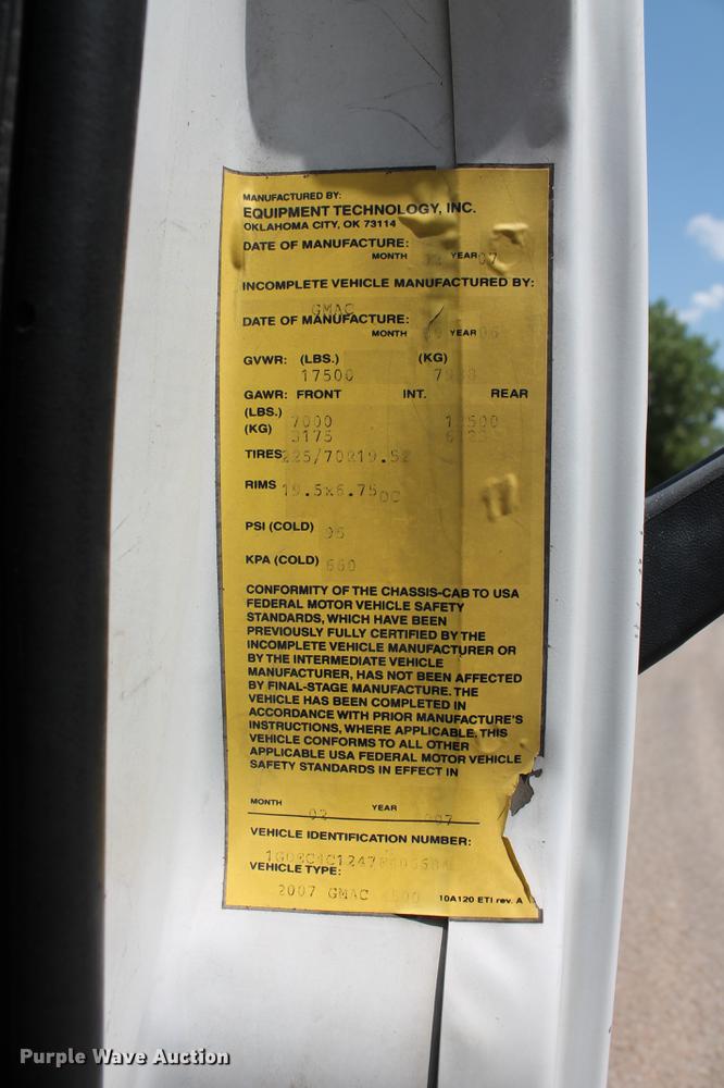 image for item DD5297 2007 GMC C4500 truck cab and chassis