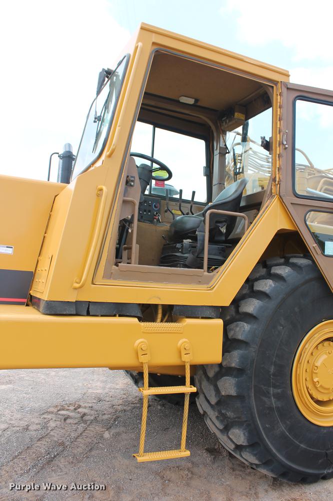 image for item DD5298 2005 Caterpillar 615C elevating scraper