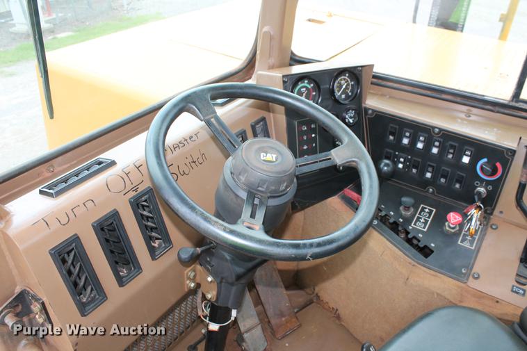 image for item DD5298 2005 Caterpillar 615C elevating scraper