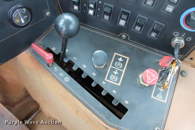 image for item DD5298 2005 Caterpillar 615C elevating scraper