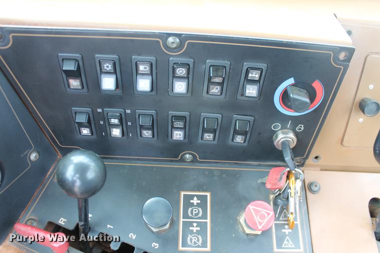 image for item DD5298 2005 Caterpillar 615C elevating scraper