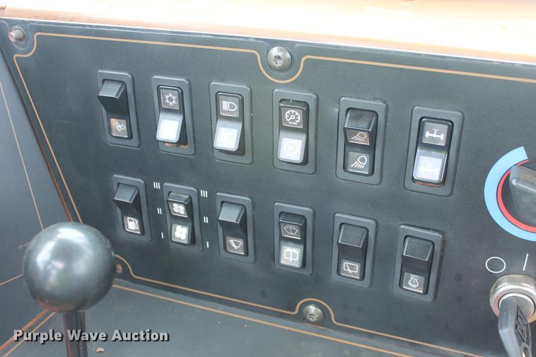 image for item DD5298 2005 Caterpillar 615C elevating scraper