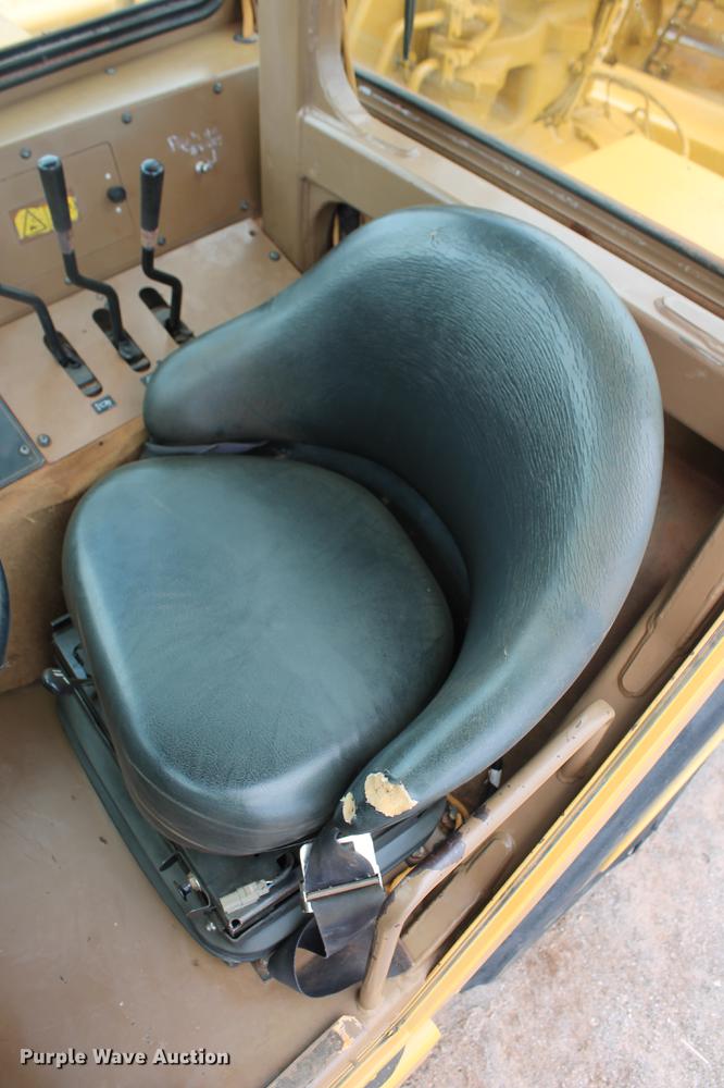 image for item DD5298 2005 Caterpillar 615C elevating scraper