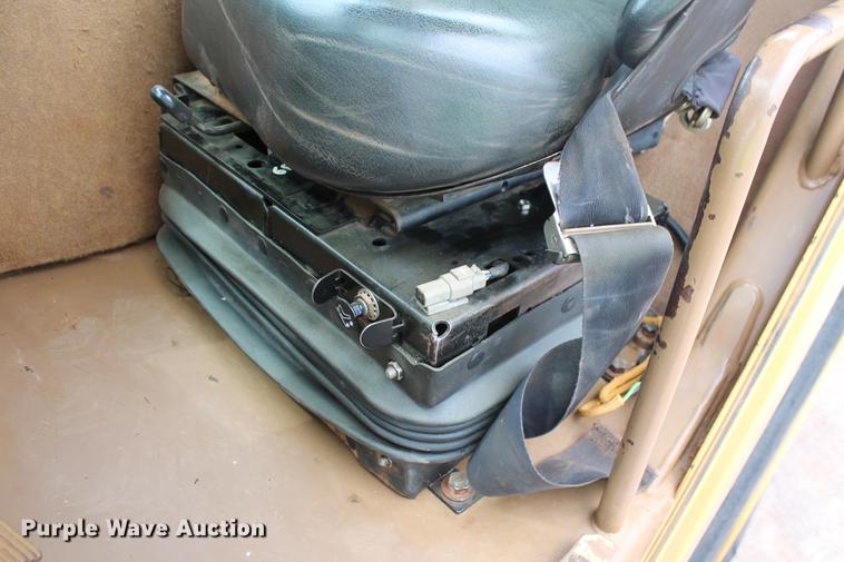 image for item DD5298 2005 Caterpillar 615C elevating scraper