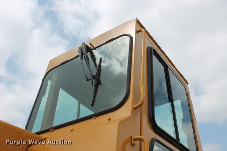 image for item DD5298 2005 Caterpillar 615C elevating scraper