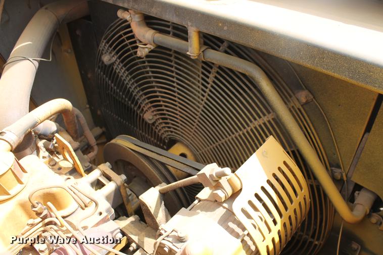 image for item DD5298 2005 Caterpillar 615C elevating scraper