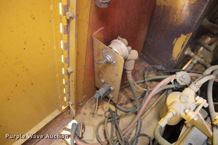 image for item DD5298 2005 Caterpillar 615C elevating scraper