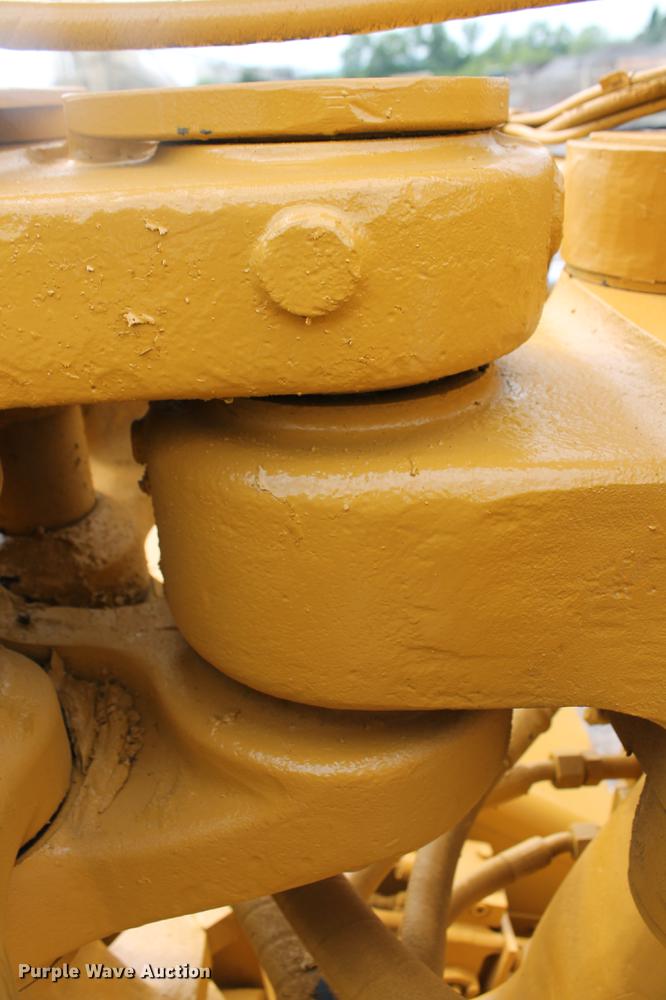 image for item DD5298 2005 Caterpillar 615C elevating scraper