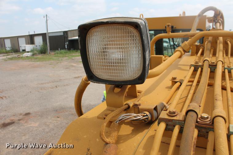 image for item DD5298 2005 Caterpillar 615C elevating scraper