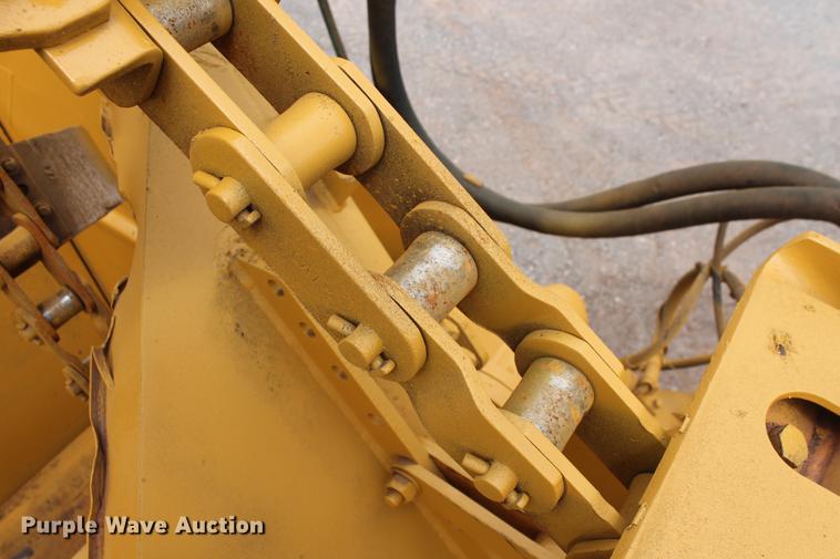 image for item DD5298 2005 Caterpillar 615C elevating scraper