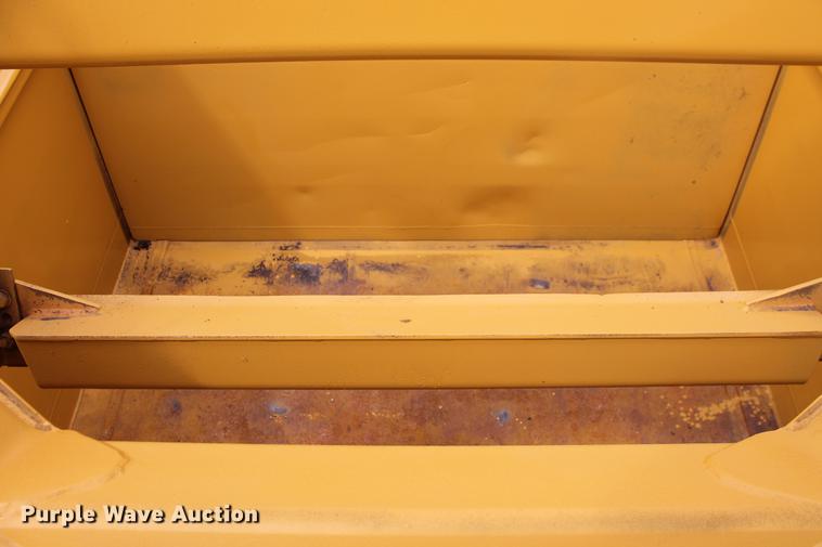 image for item DD5298 2005 Caterpillar 615C elevating scraper