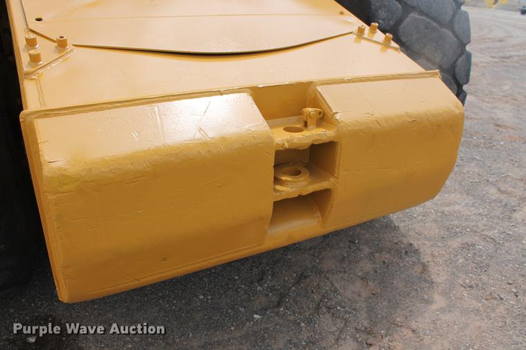 image for item DD5298 2005 Caterpillar 615C elevating scraper