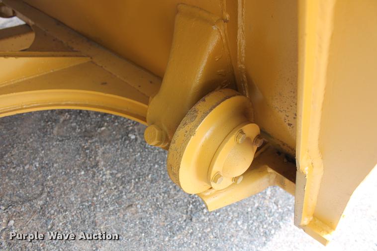 image for item DD5298 2005 Caterpillar 615C elevating scraper