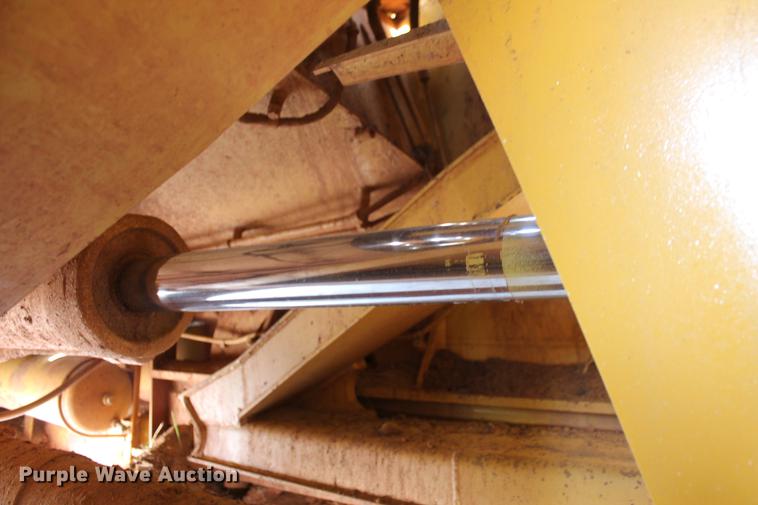 image for item DD5298 2005 Caterpillar 615C elevating scraper