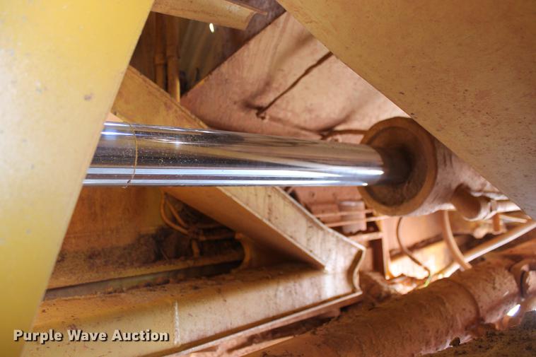 image for item DD5298 2005 Caterpillar 615C elevating scraper