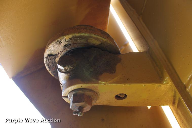 image for item DD5298 2005 Caterpillar 615C elevating scraper