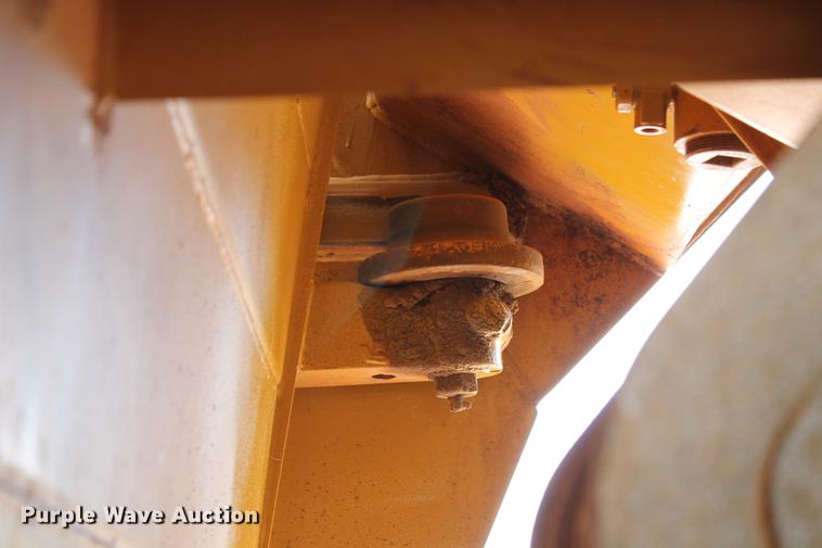 image for item DD5298 2005 Caterpillar 615C elevating scraper